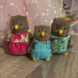 Li’l Woodzeez Owl Family Figurines in Colorful Outfits
